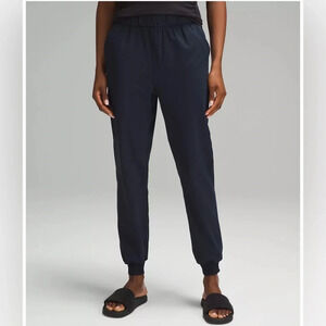 Lululemon Stretch High-Rise Jogger
Full Length size 4